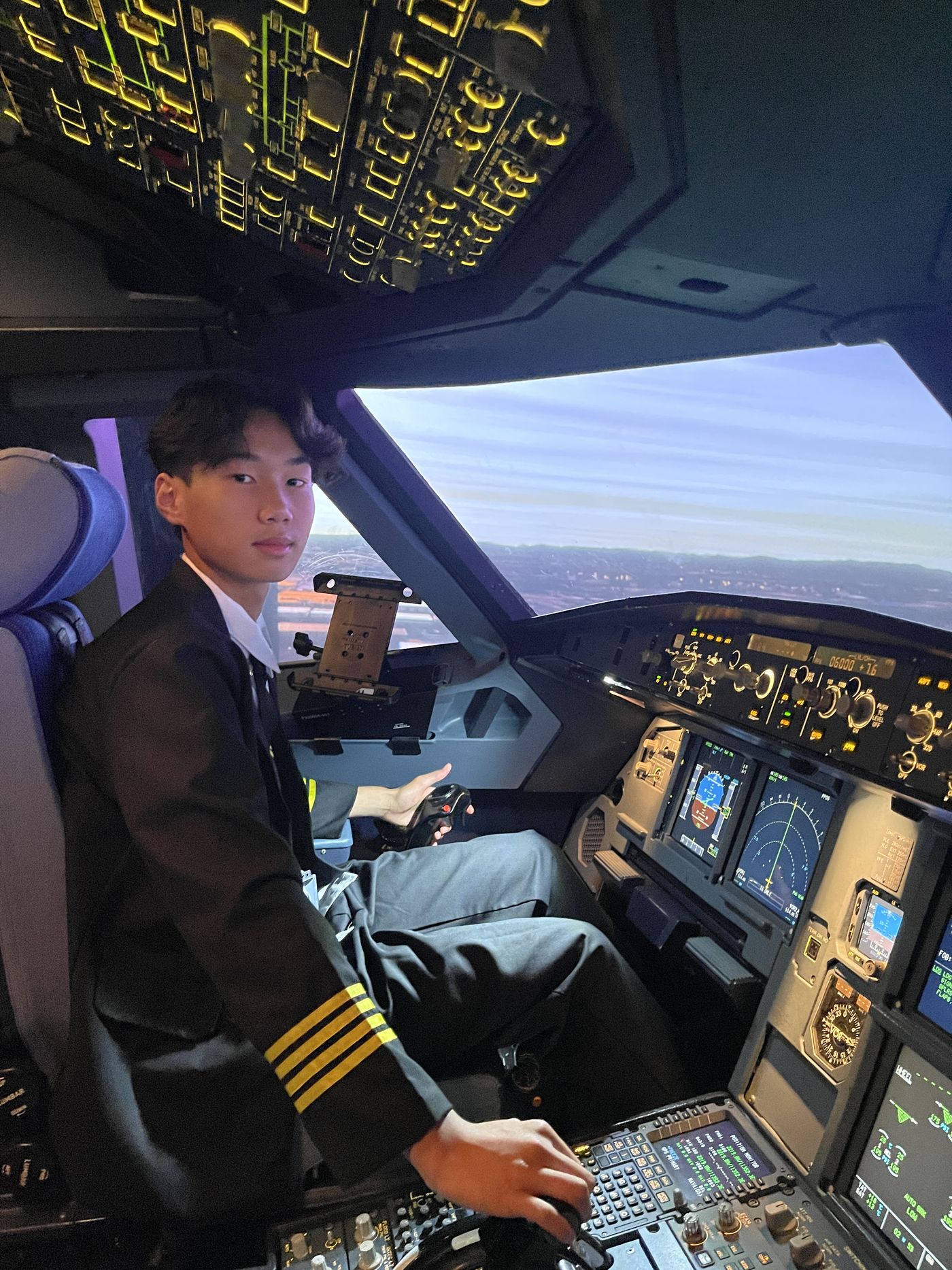 Candidate in an A320 simulator session